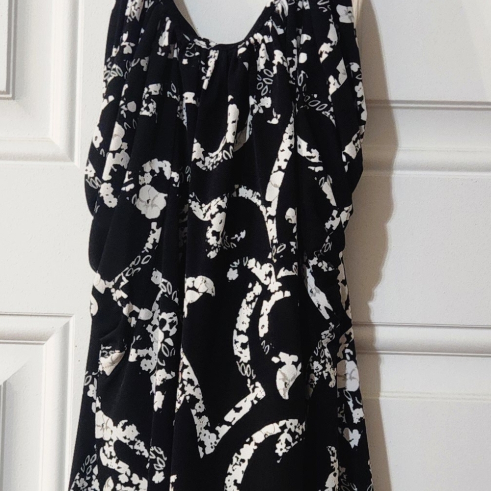 White House Black Market Halter Neck Top With Chain Link Detail. Size XS